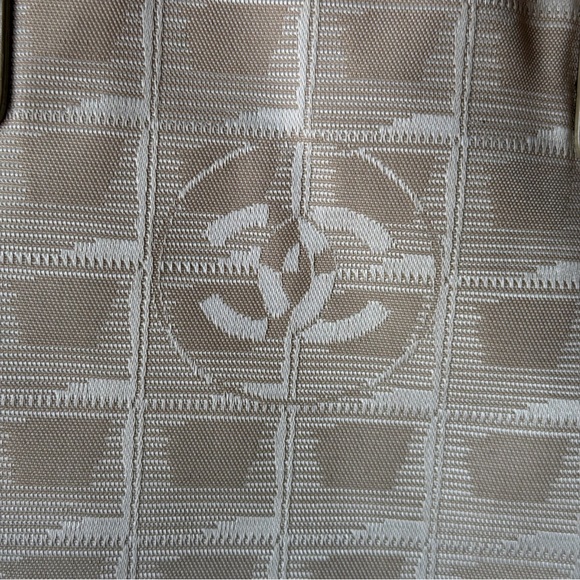 Chanel Travel Line Tote Beige CC Jacquard  very good condition pre loved 💕 - Picture 16 of 16